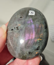 Load image into Gallery viewer, Purple Labradorite Palmstone
