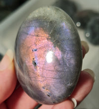 Load image into Gallery viewer, Purple Labradorite Palmstone
