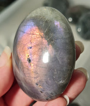 Load image into Gallery viewer, Purple Labradorite Palmstone
