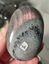 Load image into Gallery viewer, Purple Labradorite Palmstone
