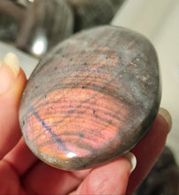 Load image into Gallery viewer, Purple Labradorite Palmstone
