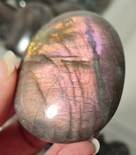 Load image into Gallery viewer, Purple Labradorite Palmstone
