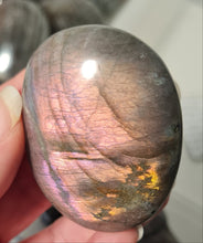 Load image into Gallery viewer, Purple Labradorite Palmstone
