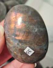 Load image into Gallery viewer, Purple Labradorite Palmstone
