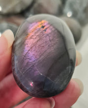 Load image into Gallery viewer, Purple Labradorite Palmstone
