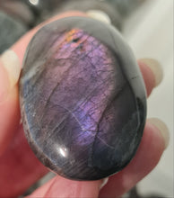 Load image into Gallery viewer, Purple Labradorite Palmstone
