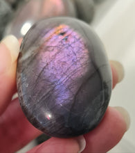 Load image into Gallery viewer, Purple Labradorite Palmstone
