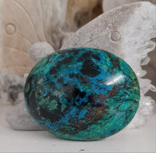 Load image into Gallery viewer, Chrysocolla Palmstone
