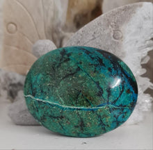 Load image into Gallery viewer, Chrysocolla Palmstone
