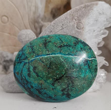 Load image into Gallery viewer, Chrysocolla Palmstone
