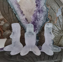 Load image into Gallery viewer, Fluorite Kneeling Lady

