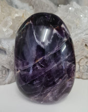 Load image into Gallery viewer, Chevron Amethyst Gallet
