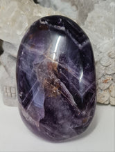 Load image into Gallery viewer, Chevron Amethyst Gallet

