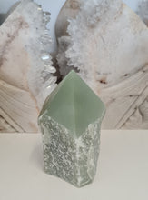 Load image into Gallery viewer, Green Quartz Rough Point
