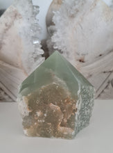 Load image into Gallery viewer, Green Quartz Rough Point
