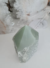 Load image into Gallery viewer, Green Quartz Rough Point
